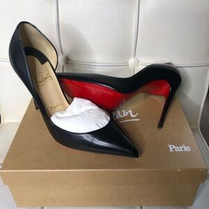 Lightly used Authentic Christian Louboutin 37.5 black classic pumps